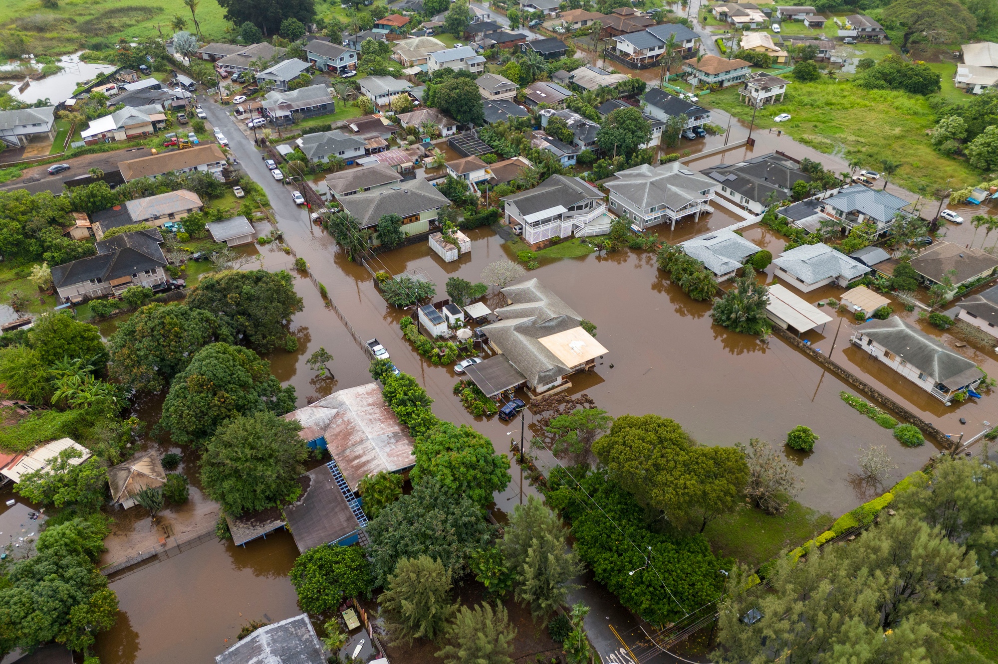 Hawaii Dam Emergency Forces 4,000+ to Evacuate as Flooding Swamps Communities
