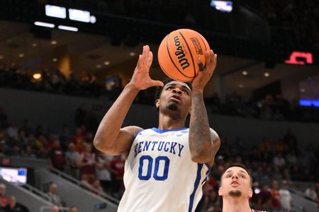 Kentucky Survives March Madness Thriller with Incredible Buzzer-Beater