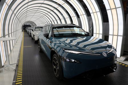 VW Chief Says German Automakers Should Study China’s Strategic Approach