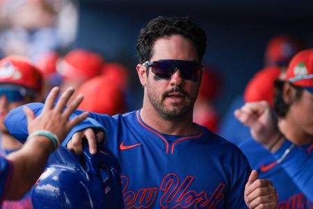 Mets Outfielder’s Knee Surgery Creates Opening for Rising Prospect
