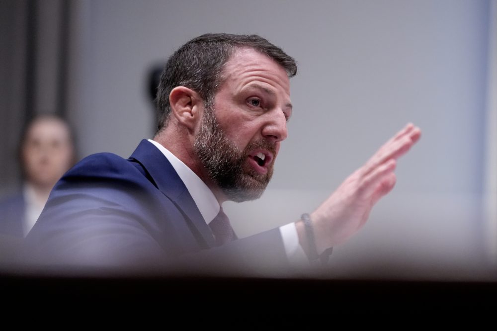 Oklahoma Senator Mullin Set for Homeland Security Confirmation Despite Airport Crisis