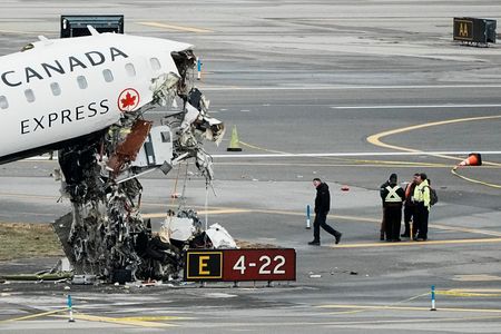 Federal Investigators Examine Air Traffic Controller After Fatal LaGuardia Crash