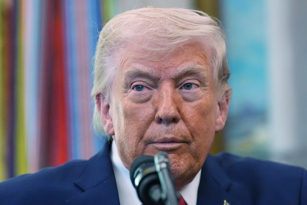 House Democrat: Trump Displayed Secret Map on 2022 Flight to Golf Club