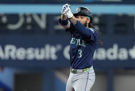 Seattle Mariners Start Season Without Shortstop Crawford Due to Shoulder Injury