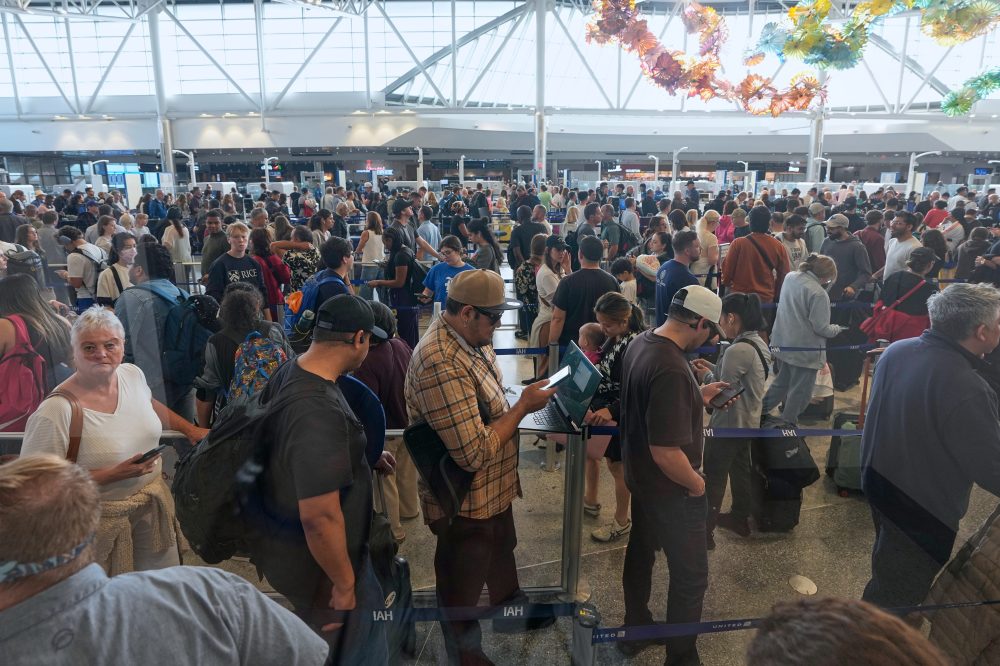 Government Shutdown Causes Massive Airport Delays in Houston