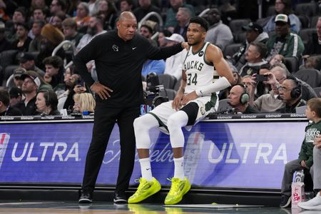Bucks Coach Rivers Stands by Decision to Sideline Injured Giannis