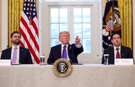 Trump Privately Weighs Vance vs Rubio for 2028 as Iran Conflict Tests Both