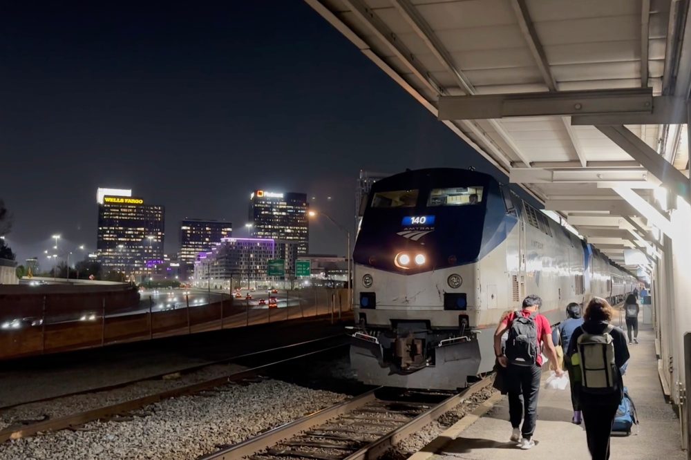 Government Shutdown Forces Travelers to Choose Rails Over Air Travel