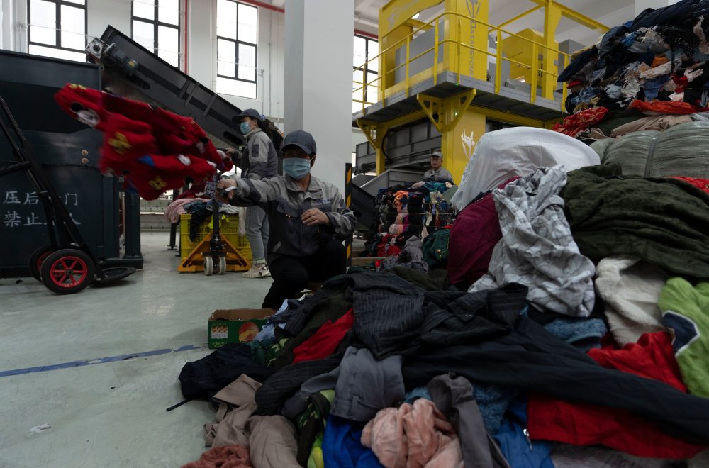 Chinese AI Machine Revolutionizes Textile Recycling, Sorts Clothes in Minutes