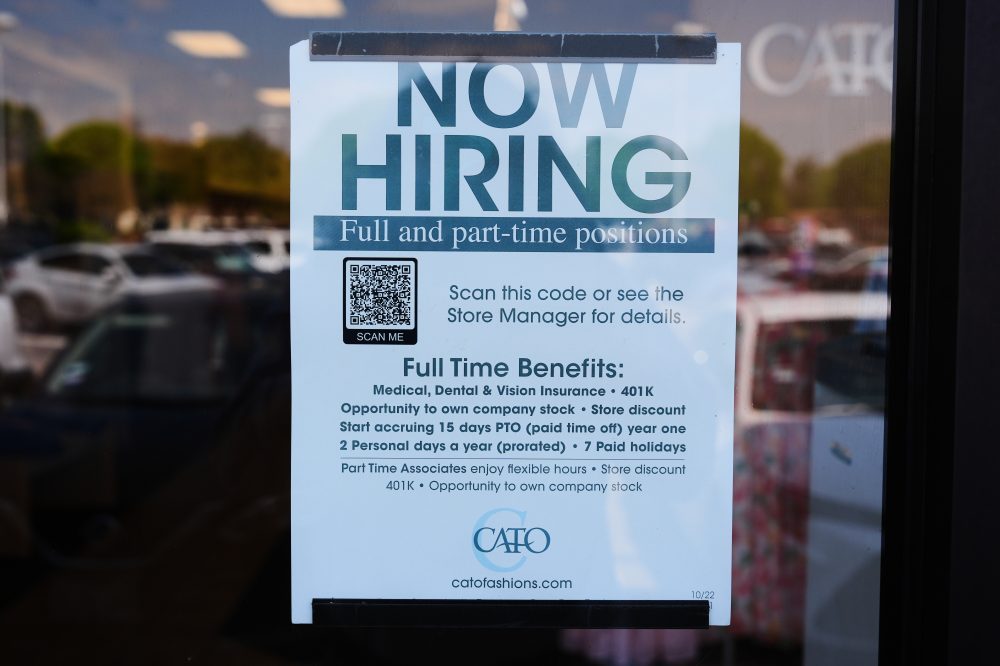 Weekly Unemployment Claims Drop to 202,000 Despite Iran Conflict Concerns
