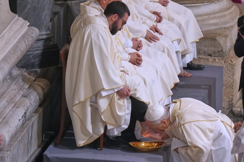 Pope Leo XIV Returns to Traditional Clergy-Only Holy Thursday Foot Washing