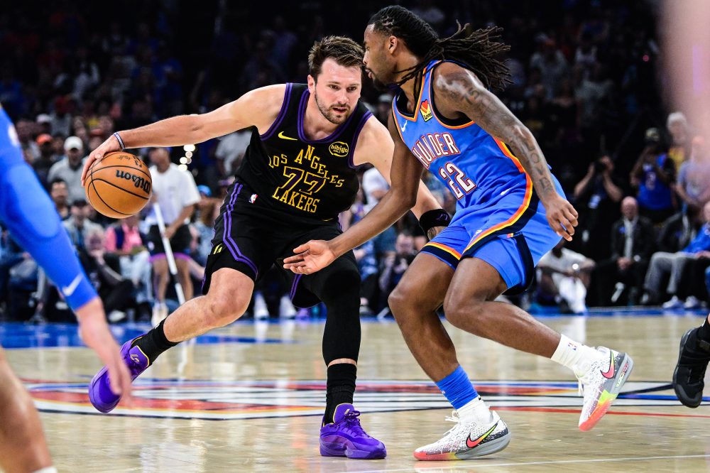 NBA Scoring Leader Doncic Suffers Hamstring Injury in Lakers’ Crushing Defeat