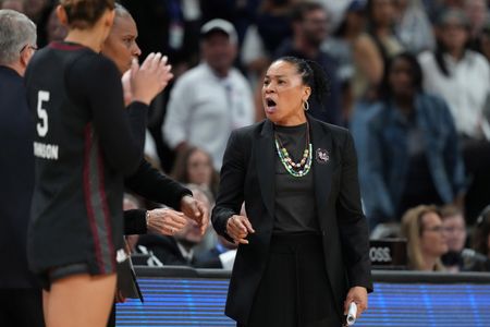 UConn Basketball Coach Geno Auriemma Issues Apology After Sideline Confrontation