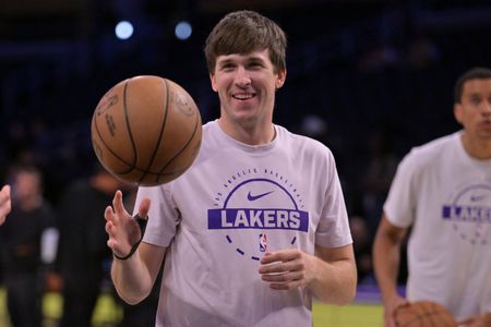 Lakers Star Austin Reaves to Get MRI After Injuring Oblique Against Thunder