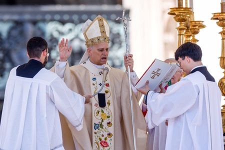 Pope Leo Calls for Global Peace, End to Wars in Easter Message