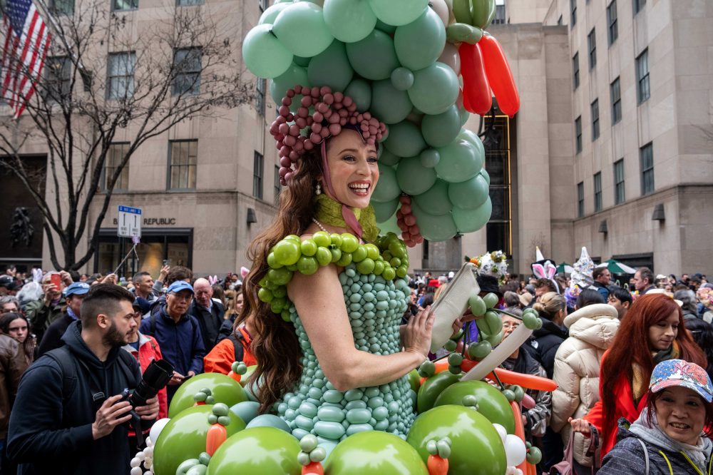 NYC’s Fifth Avenue Hosts Vibrant Easter Sunday Parade with Elaborate Costumes