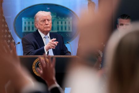 Trump Encourages Iranian Uprising Despite Safety Concerns