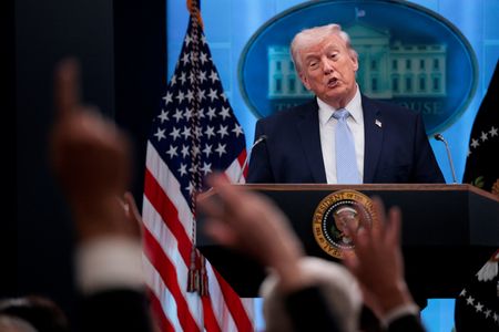 White House: Trump Sending Iran Negotiation Team to Pakistan This Weekend
