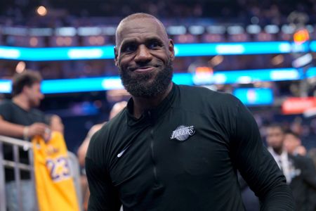 LeBron Powers Lakers Past Warriors 119-103, Ends Three-Game Skid