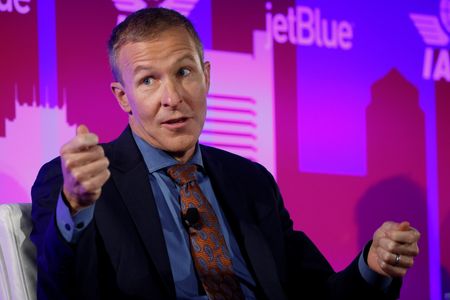 United Airlines Chief Explores Merger with American Airlines