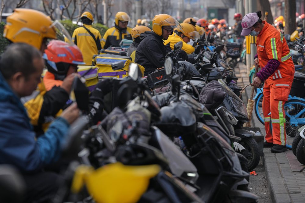 Chinese Export Growth Plummets to 2.5% in March Amid Iran War Concerns