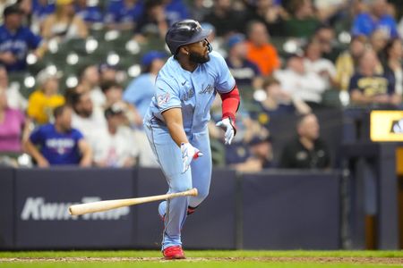 Blue Jays Rally Past Brewers in Extra Innings as MLB Action Heats Up