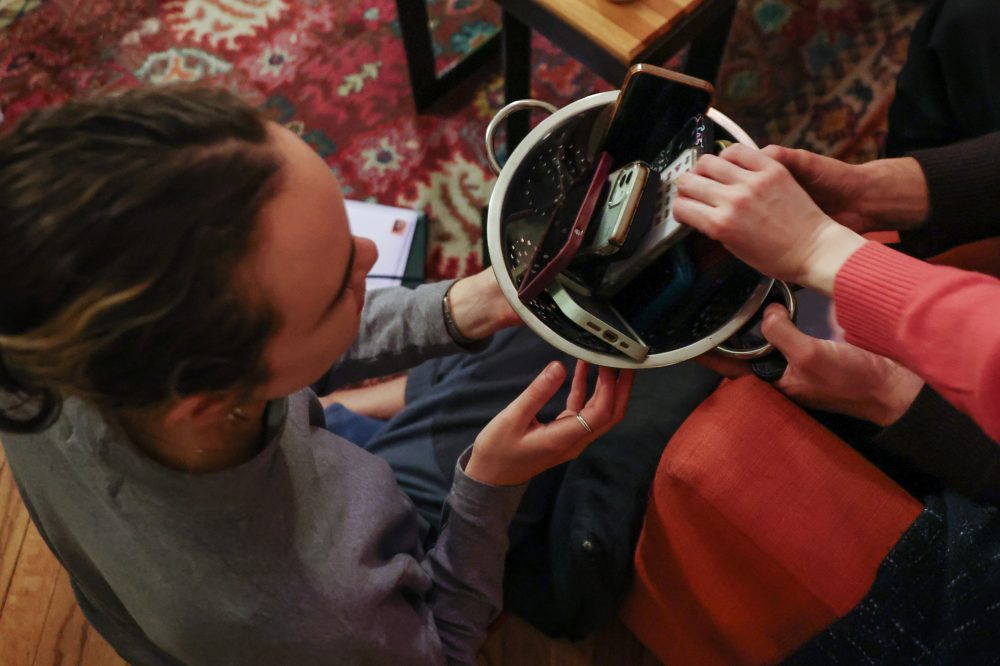 Growing Movement Encourages People to Disconnect from Smartphones