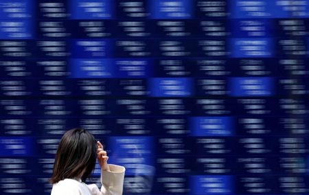 Asian Stocks Rise on Iran Deal Optimism, Strong Corporate Results