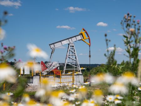 Crude Prices Drop on Potential US-Iran Peace Progress