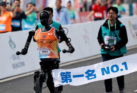 Chinese Robots Face Ultimate Test in 13-Mile Half-Marathon Challenge