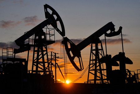 Trump Administration Extends Russian Oil Purchase Waiver Despite Congressional Criticism