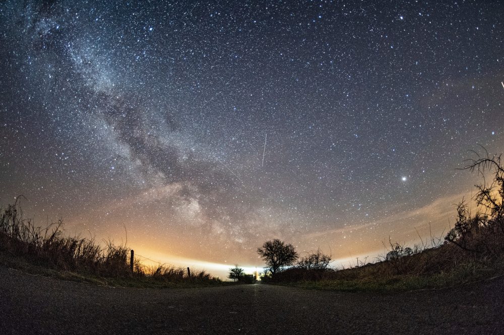 Lyrid Meteor Shower Peaks Tonight – Up to 20 Shooting Stars Per Hour Expected
