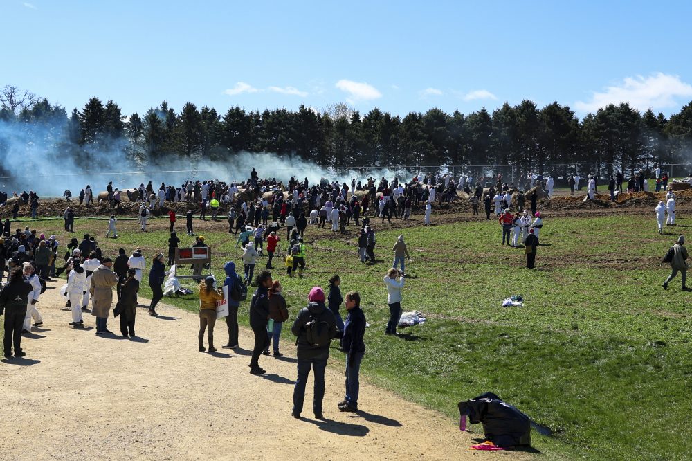 Wisconsin Police Use Force as 1,000 Animal Rights Activists Storm Beagle Facility