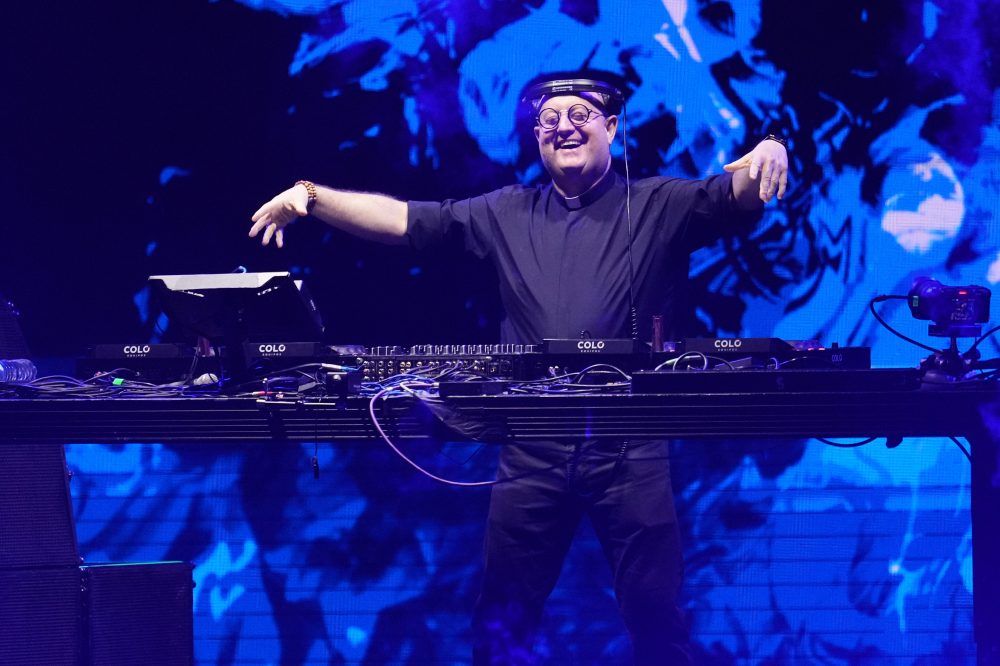 Portuguese DJ-Priest Throws Electronic Dance Party in Buenos Aires Honoring Pope Francis