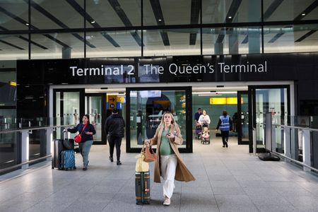 Asian Airlines See Booking Boom as Travelers Avoid Middle East Routes