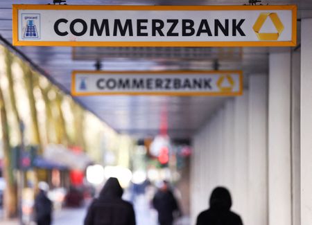 German Union Opposes Italian Bank’s Takeover Bid for Commerzbank