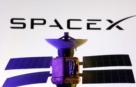 Elon Musk’s SpaceX Courts Wall Street Analysts Ahead of Record-Breaking IPO