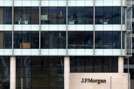 JPMorgan Raises S&P 500 Forecast to 7,600 Amid AI Stock Surge