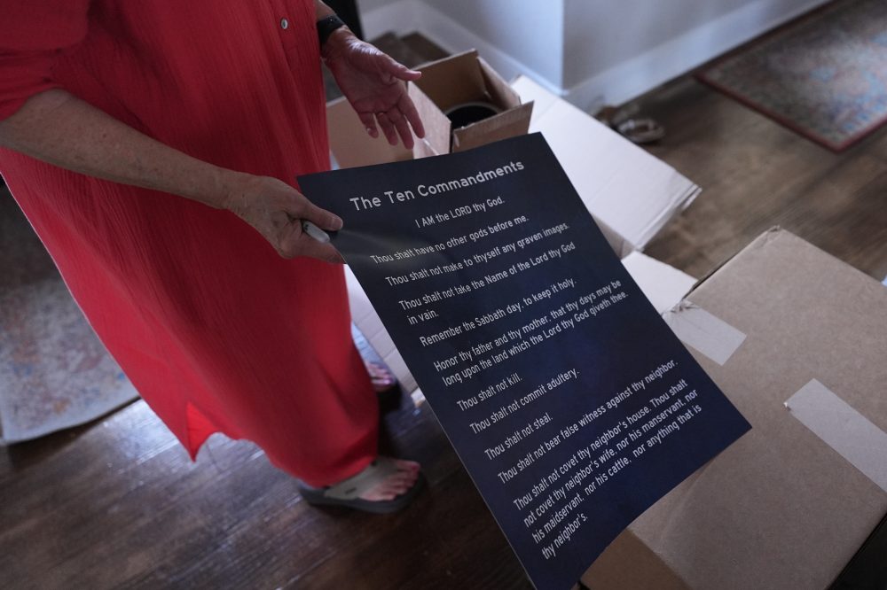 Federal Court Upholds Ten Commandments Display Requirements in Public Schools