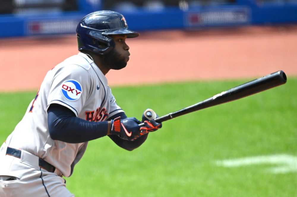 Astros Star Yordan Alvarez Dominating MLB, Teammate Compares Him to Barry Bonds