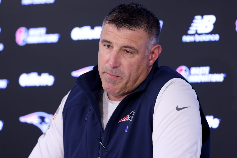 Patriots Coach Vrabel to Skip Draft Day 3, Enters Counseling After Resort Photos
