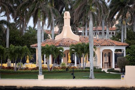 Trump Welcomes Crypto Contest Winners to Mar-a-Lago Despite Token’s Sharp Decline