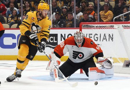 Flyers Netminder Vladar Gets Green Light for Game 4 Despite Injury Scare
