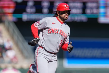 Cincinnati Reds’ Eugenio Suarez Sidelined with Oblique Injury