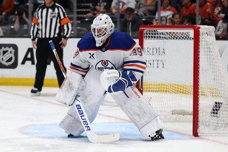 Oilers Keep Goalie Decision Under Wraps Ahead of Crucial Game 4