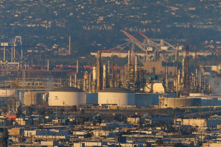 War in Middle East Boosts US Oil Refinery Profits to Multi-Year Highs