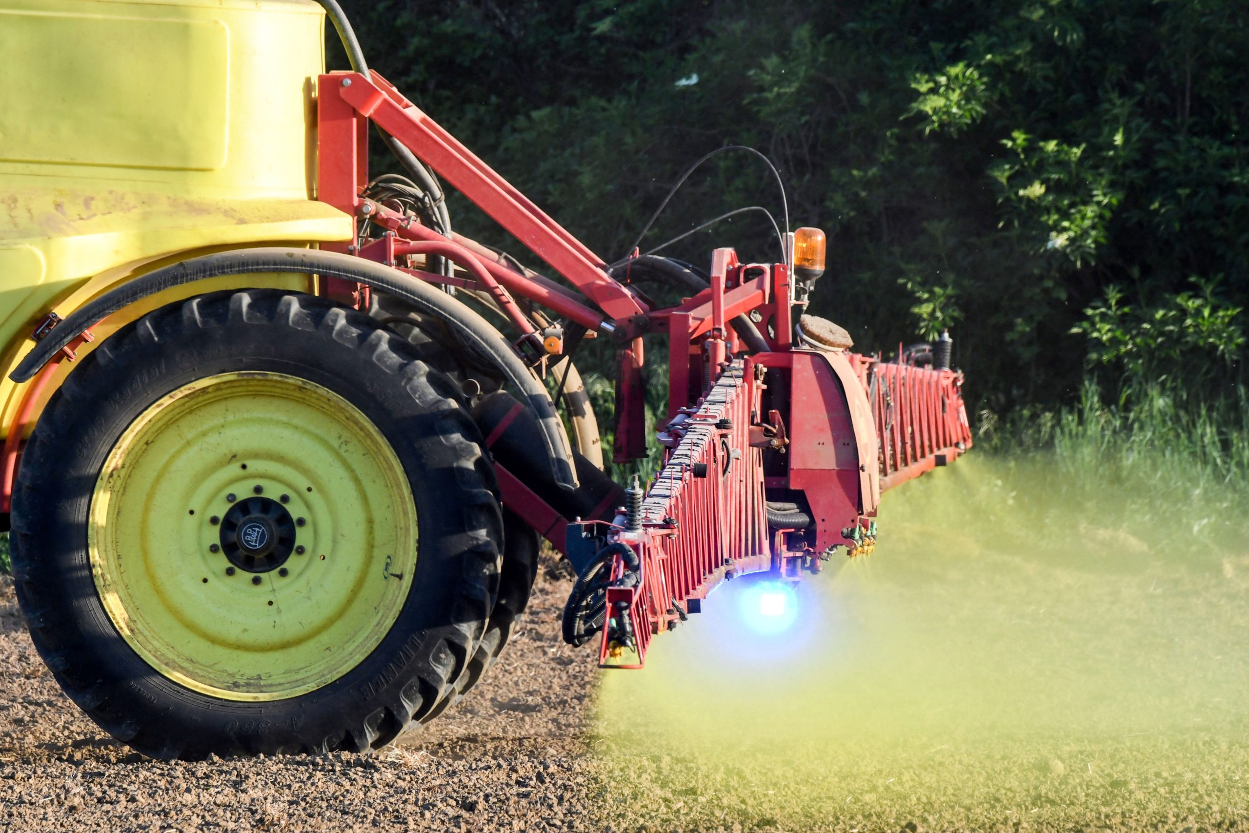 High Court Weighs Roundup Warning Label Requirements in Key Case