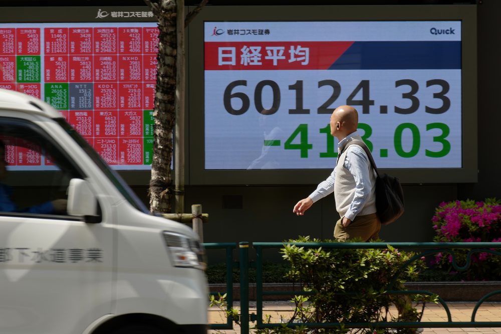 Asian Markets Drop, Oil Jumps as Iran War Peace Efforts Hit Roadblock
