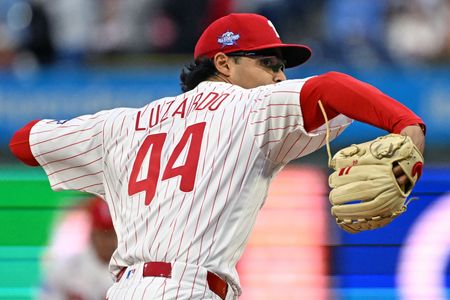 Phillies Dominate Giants 7-0 After Firing Manager Thomson