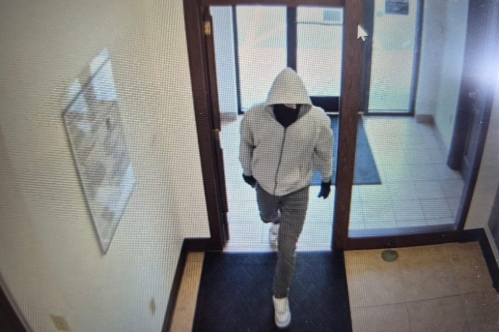 Kentucky Bank Robbery Leaves Two Employees Dead, Suspect Still At Large